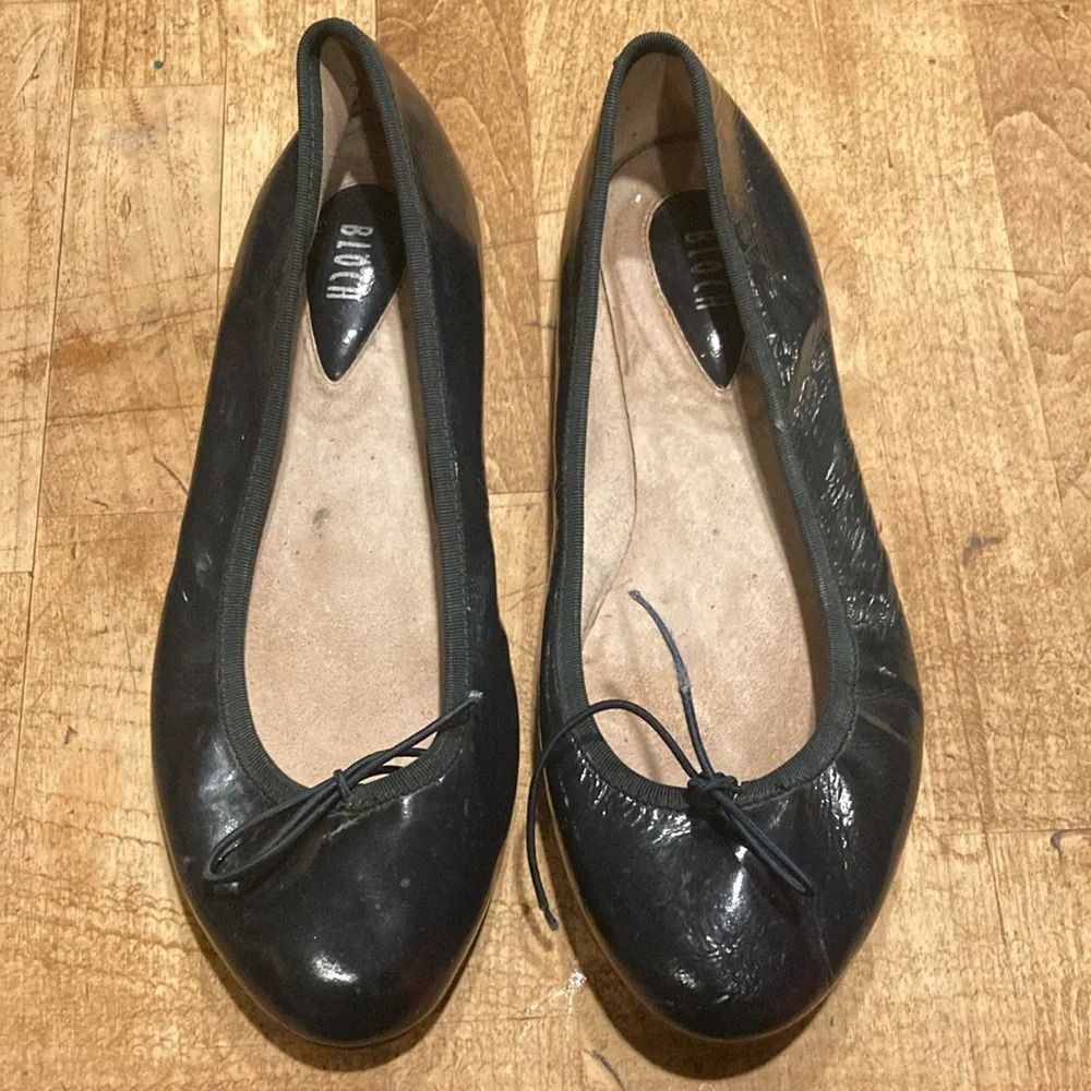 Bloch Black Flats & Loafers with Rounded Toe and Decorative Bow